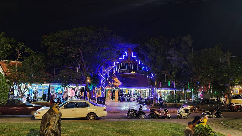 The Battambang Night Market, where you'll find local food and traditional gifts & souvenirs.