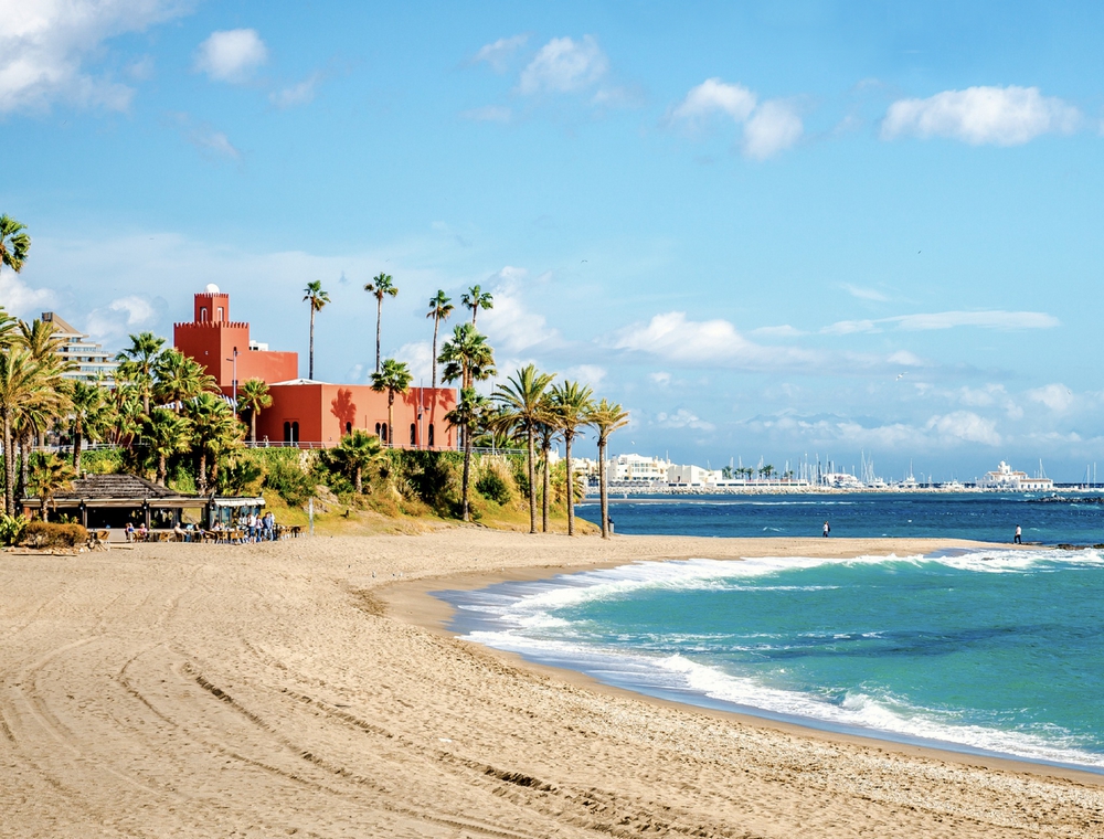 Playa Bil Bil in Benalmádena, with the Bil Bil castle.