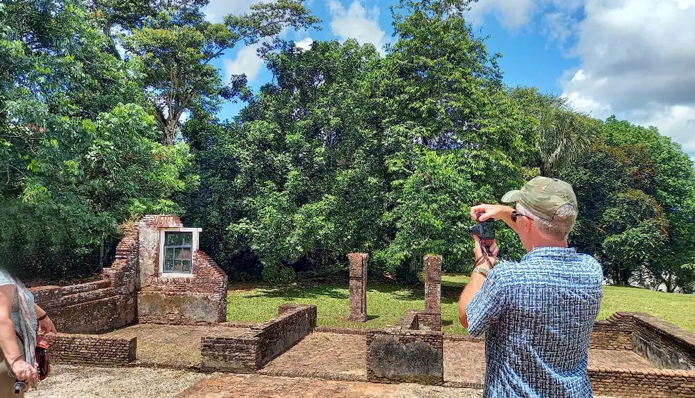 Jodensavanna's ancient ruins of the synagogue and the old cemetery